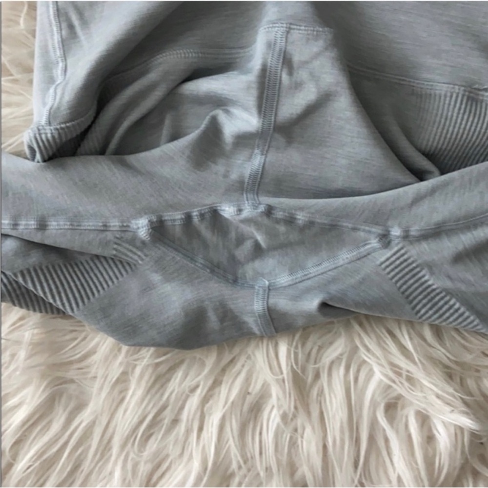 Light Grey Aero Alphalete Leggings - Picture 4 of 4